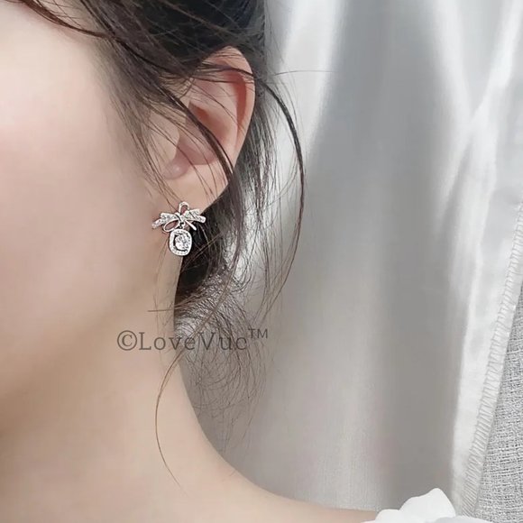 Certified 1ct. t.w. Diamond Bow Knot Stud Earrings VVS1 GRA Certified - Picture 3 of 16